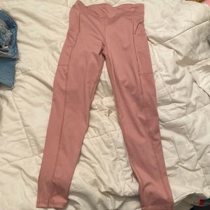 Light pink leggings with two side pockets. Size medium from Aeropostale